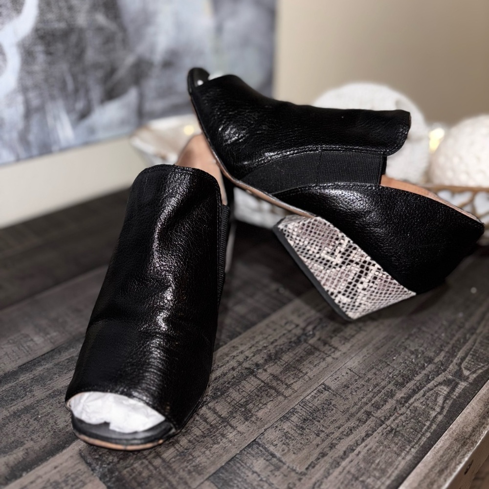 Corso Como “Solanya” Peep Toe Snakeskin Block Heel 7.5 M Womens Slip On Sandals - Picture 8 of 10